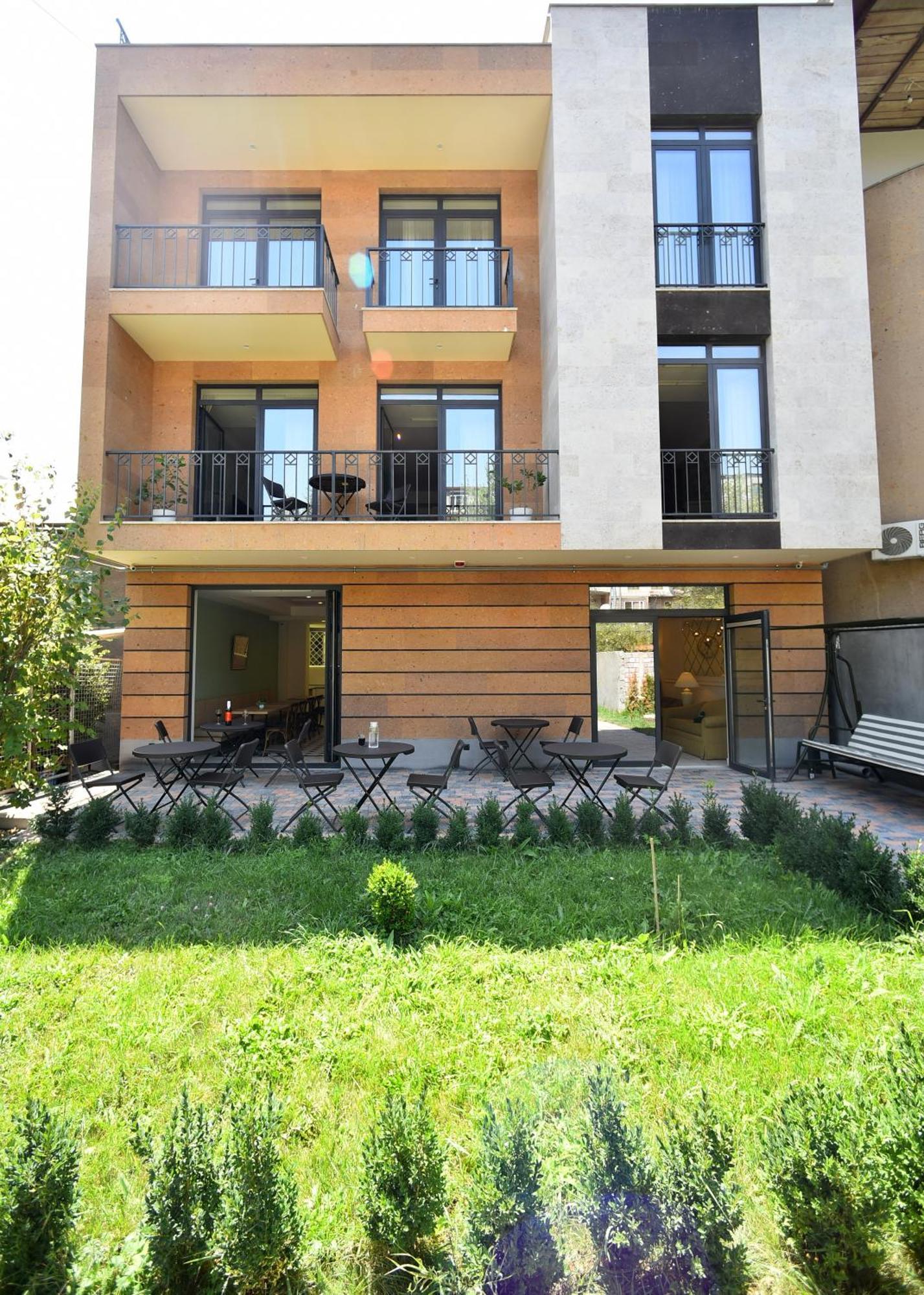 Hotel Avenue 30 Γιερεβάν Εξωτερικό φωτογραφία